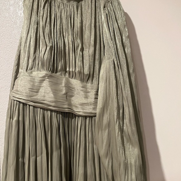 Elegant Olive Green Women's Dress - Picture 5 of 8